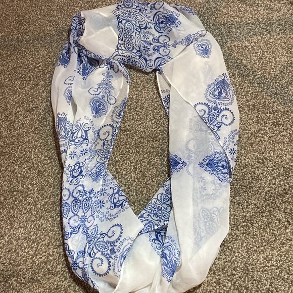 Bundle of three unique scarves - Picture 2 of 4